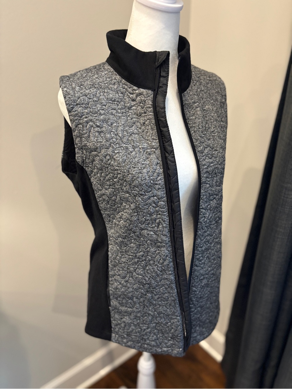 Quilted Gray & Black Sleeveless Vest - stretchy and gorgeous